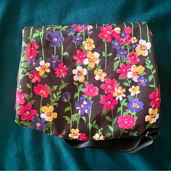 Vera Bradley Laundry (Backpack) Bag – Floral Print - Picture 3 of 4